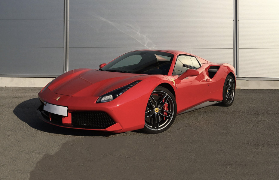 FERRARI 488 rouge