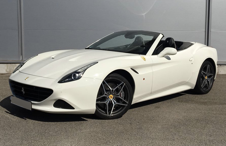 FERRARI California T blanc