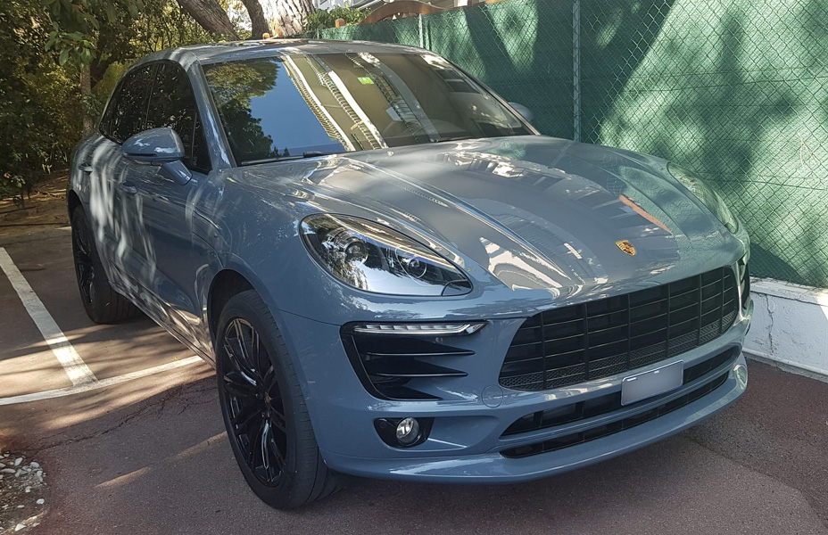 PORSCHE MACAN